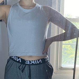 Lululemon cropped tank with logo on chest